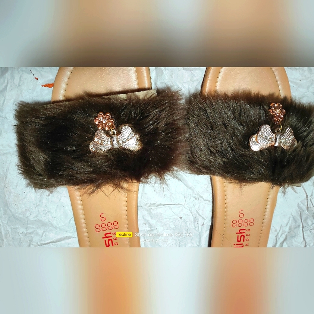 USE ,  2-3  TIME  , good condition,Pakistani shoes, styal flat shol,